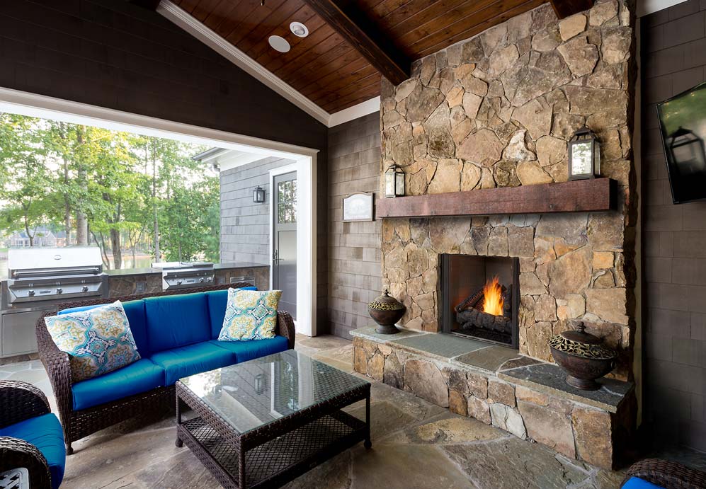 33783-Courtyard-36-Photo-Standard-interior-standard-logs-Room-4C-Low-Res.jpg